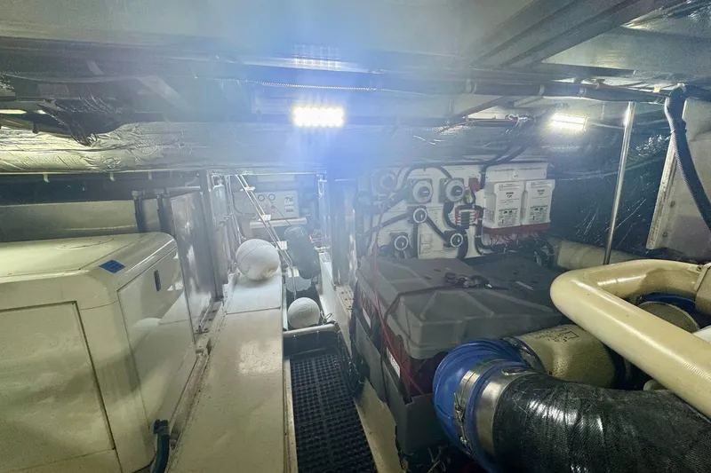 Slide: The Image of Navigator 6300 Classic Pilothouse 2000 - 61