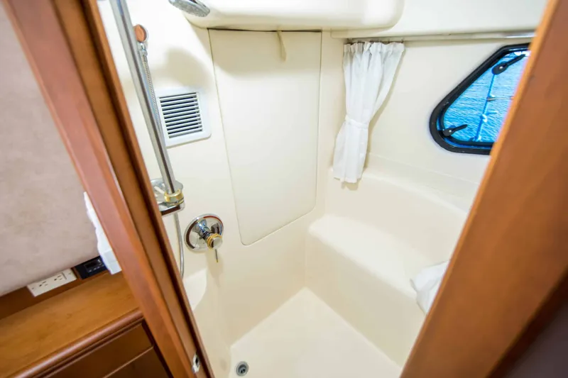 Slide: The Image of Silverton 39 Motor Yacht 2004 - 45