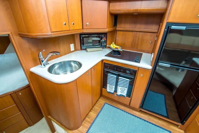 Slide: The Image of Silverton 39 Motor Yacht 2004 - 31