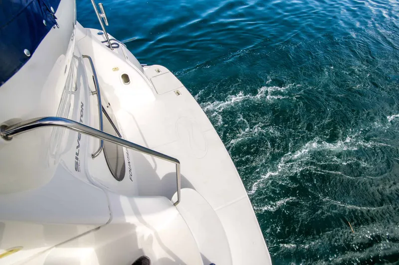 Slide: The Image of Silverton 39 Motor Yacht 2004 - 6