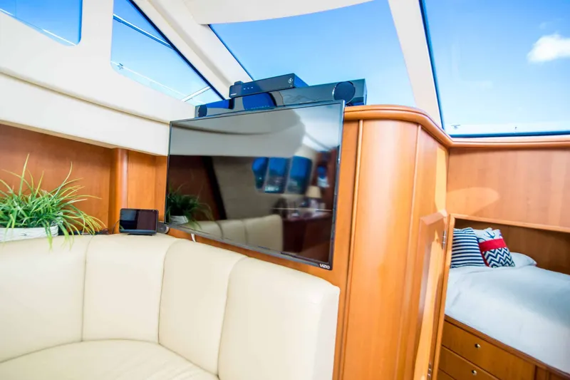 Slide: The Image of Silverton 39 Motor Yacht 2004 - 26