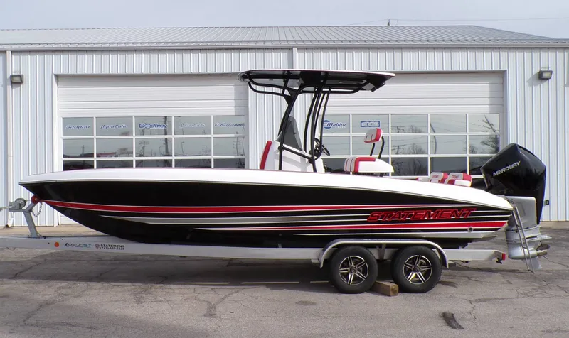 Slide: The Image of Statement SUV 250 Open Center Console 2026 - 1