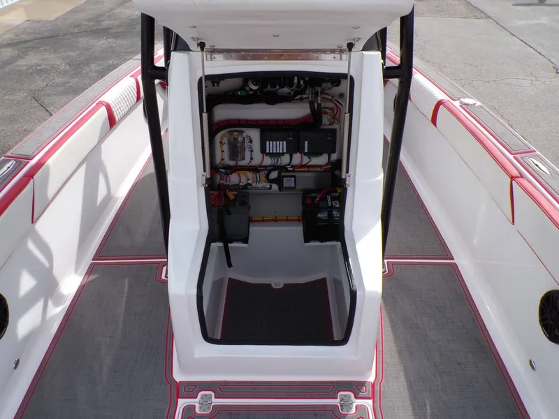 Slide: The Image of Statement SUV 250 Open Center Console 2026 - 15