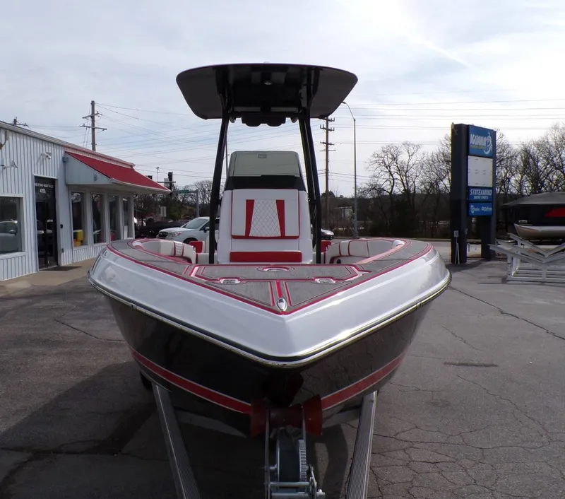 Slide: The Image of Statement SUV 250 Open Center Console 2026 - 2
