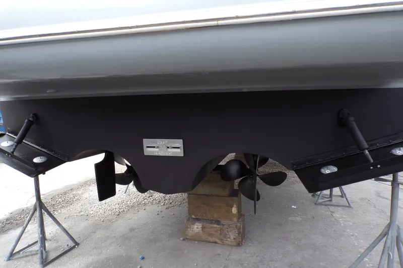 Slide: The Image of Cruisers 370 EXPRESS 2005 - 12