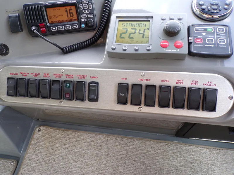 Slide: The Image of Cruisers 370 EXPRESS 2005 - 22