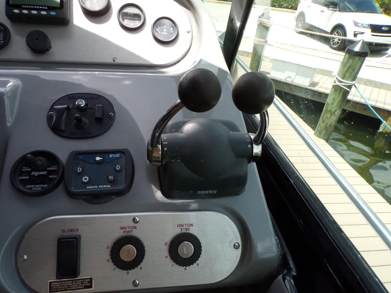 Slide: The Image of Cruisers 370 EXPRESS 2005 - 23