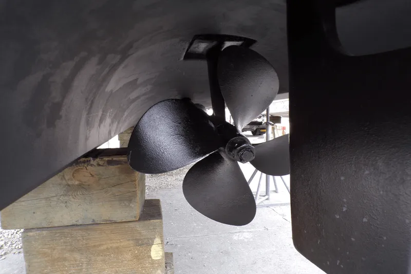 Slide: The Image of Cruisers Yachts 370 EXPRESS 2005 - 13