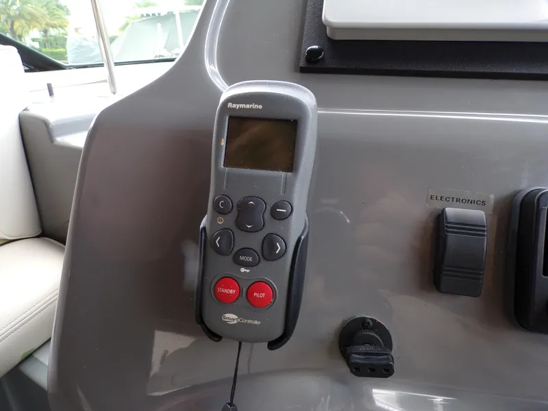 Slide: The Image of Cruisers Yachts 370 EXPRESS 2005 - 47