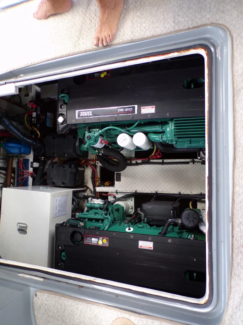 Slide: The Image of Cruisers Yachts 370 EXPRESS 2005 - 51