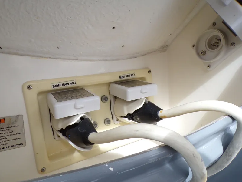 Slide: The Image of Cruisers Yachts 370 EXPRESS 2005 - 60