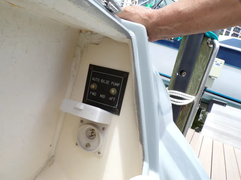 Slide: The Image of Cruisers Yachts 370 EXPRESS 2005 - 61