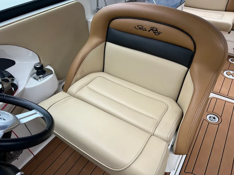 Slide: The Image of Sea Ray 300 SLX 2014 - 13