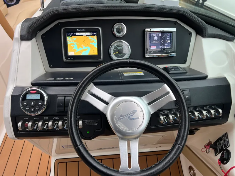 Slide: The Image of Sea Ray 300 SLX 2014 - 14