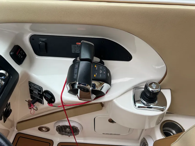 Slide: The Image of Sea Ray 300 SLX 2014 - 15