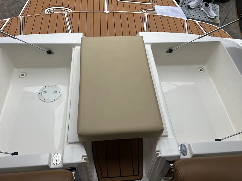 Slide: The Image of Sea Ray 300 SLX 2014 - 24