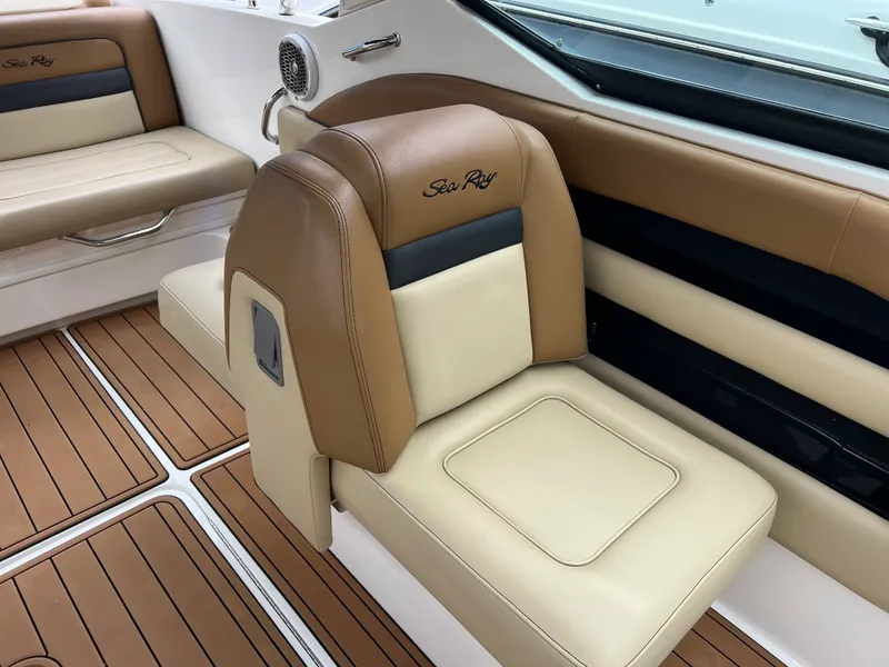 Slide: The Image of Sea Ray 300 SLX 2014 - 28