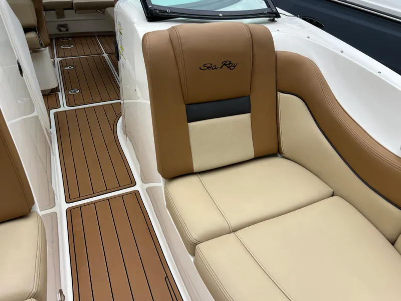 Slide: The Image of Sea Ray 300 SLX 2014 - 32