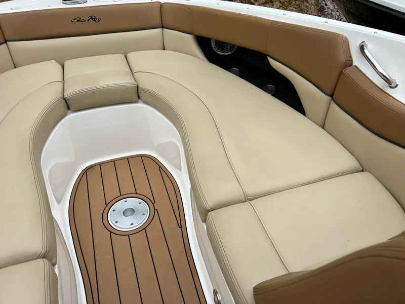 Slide: The Image of Sea Ray 300 SLX 2014 - 33