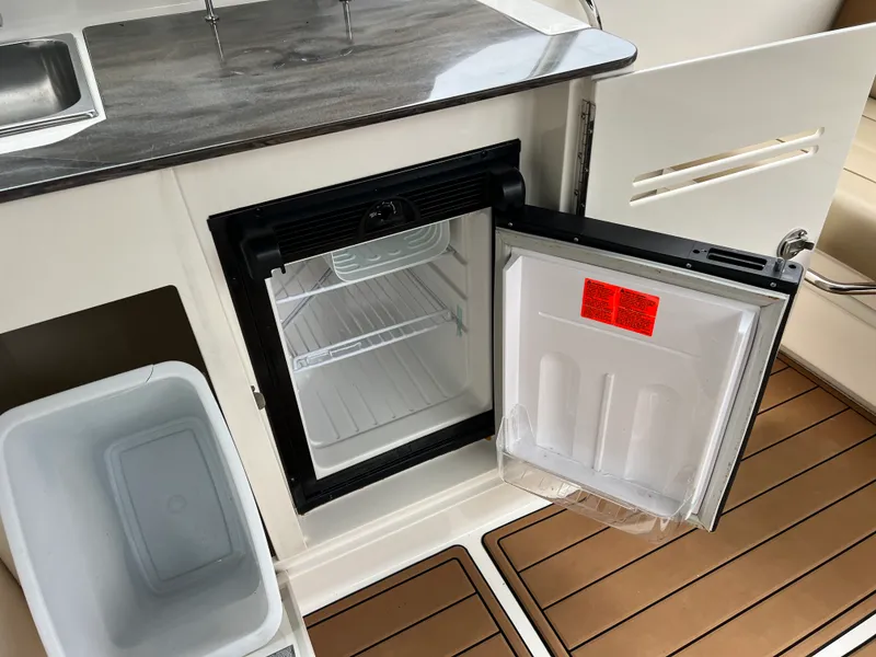 Slide: The Image of Sea Ray 300 SLX 2014 - 34