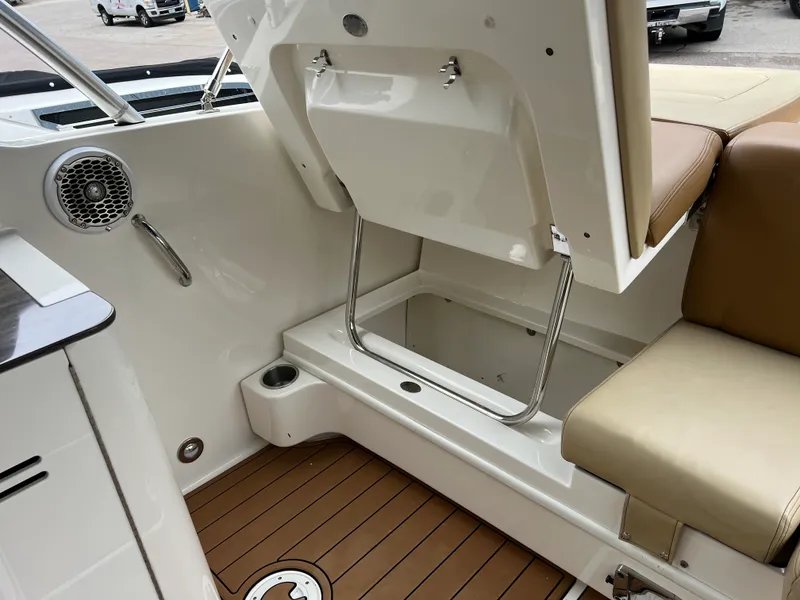 Slide: The Image of Sea Ray 300 SLX 2014 - 7