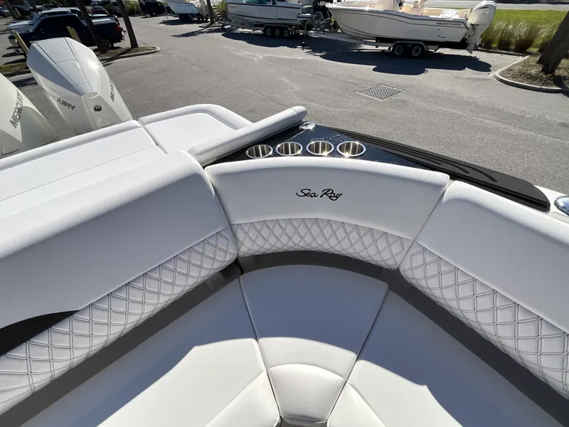 Slide: The Image of Sea Ray SLX 280 Outboard 2026 - 13