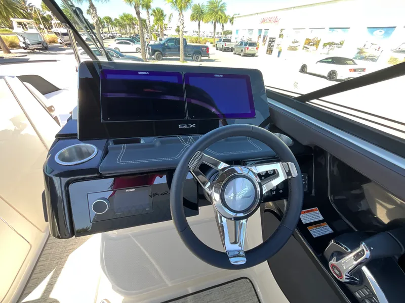 Slide: The Image of Sea Ray SLX 280 Outboard 2026 - 14