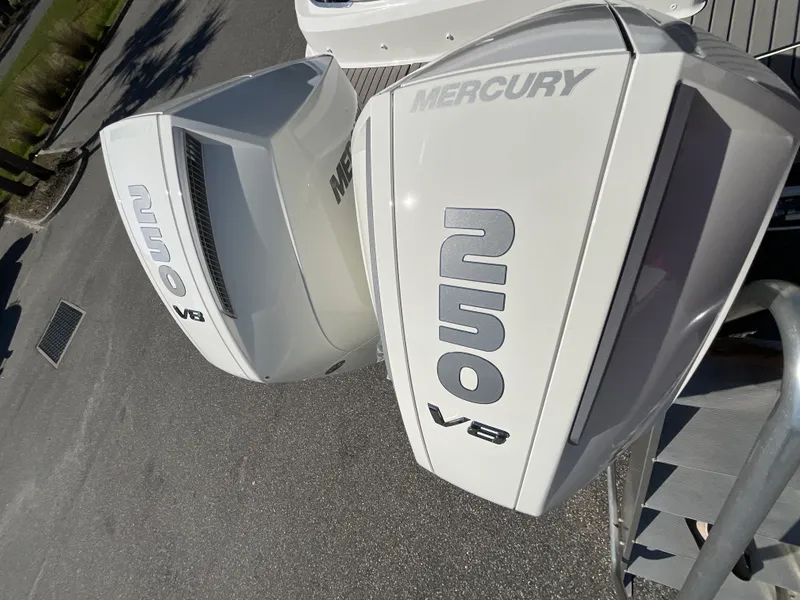 Slide: The Image of Sea Ray SLX 280 Outboard 2026 - 15