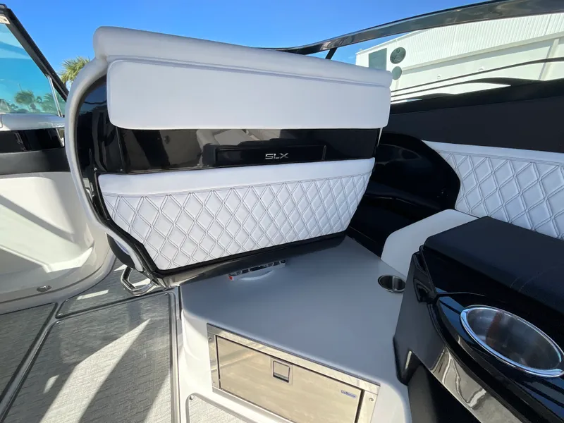 Slide: The Image of Sea Ray SLX 280 Outboard 2026 - 21