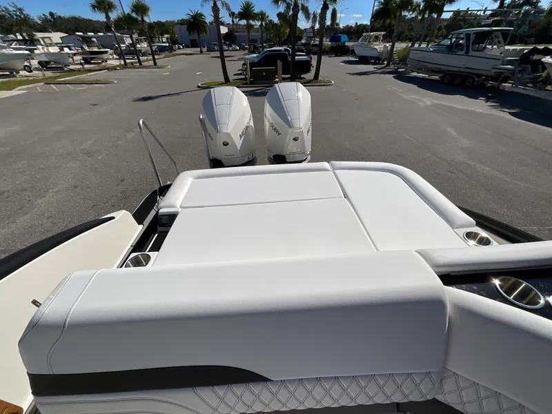 Slide: The Image of Sea Ray SLX 280 Outboard 2026 - 26