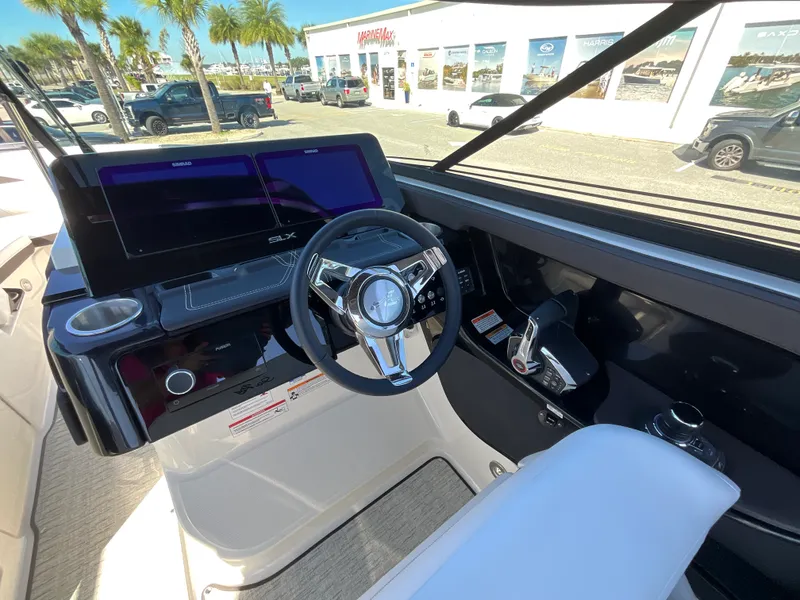 Slide: The Image of Sea Ray SLX 280 Outboard 2026 - 8