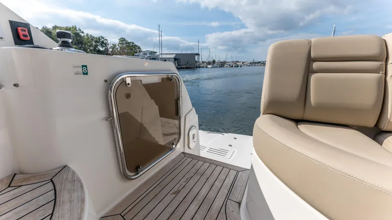 Slide: The Image of Sea Ray 510 FLY 2016 - 10