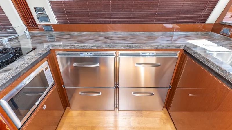 Slide: The Image of Sea Ray 510 FLY 2016 - 19