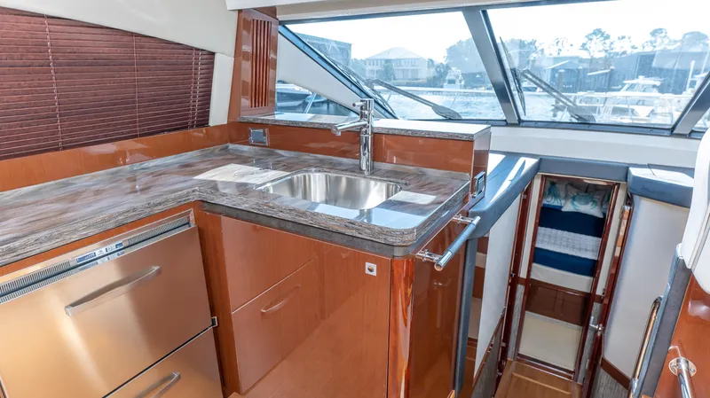 Slide: The Image of Sea Ray 510 FLY 2016 - 21