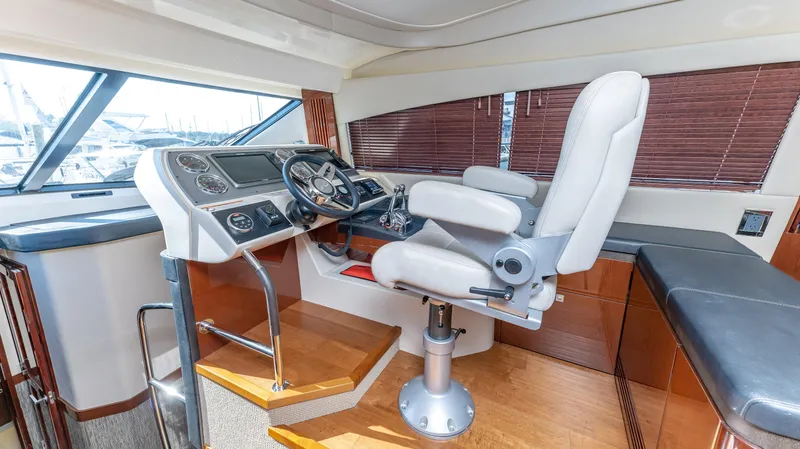 Slide: The Image of Sea Ray 510 FLY 2016 - 22