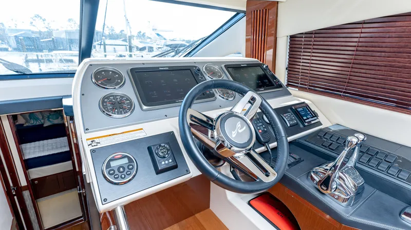 Slide: The Image of Sea Ray 510 FLY 2016 - 23