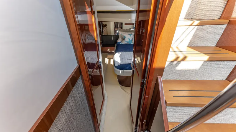 Slide: The Image of Sea Ray 510 FLY 2016 - 29