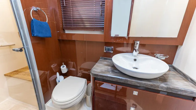 Slide: The Image of Sea Ray 510 FLY 2016 - 32