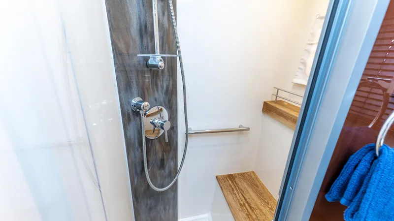 Slide: The Image of Sea Ray 510 FLY 2016 - 33