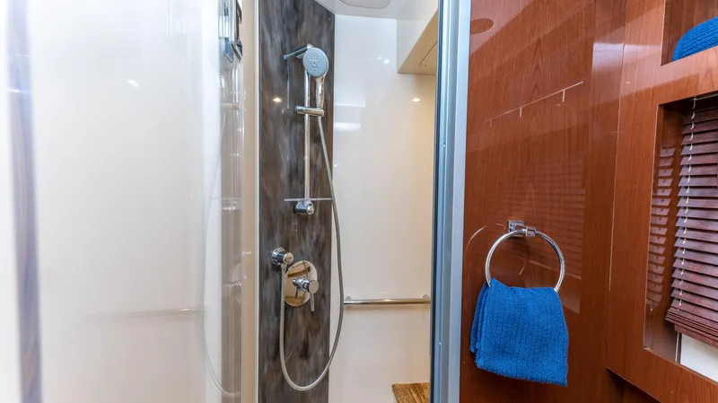 Slide: The Image of Sea Ray 510 FLY 2016 - 34