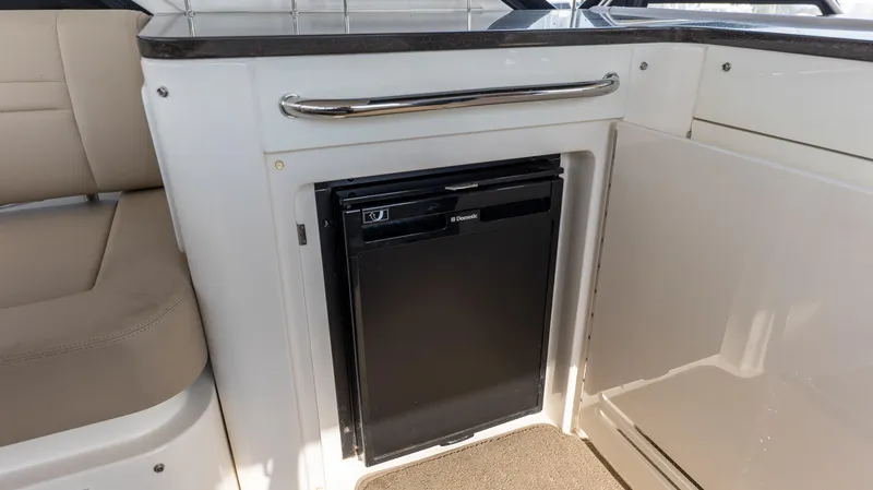 Slide: The Image of Sea Ray 510 FLY 2016 - 38