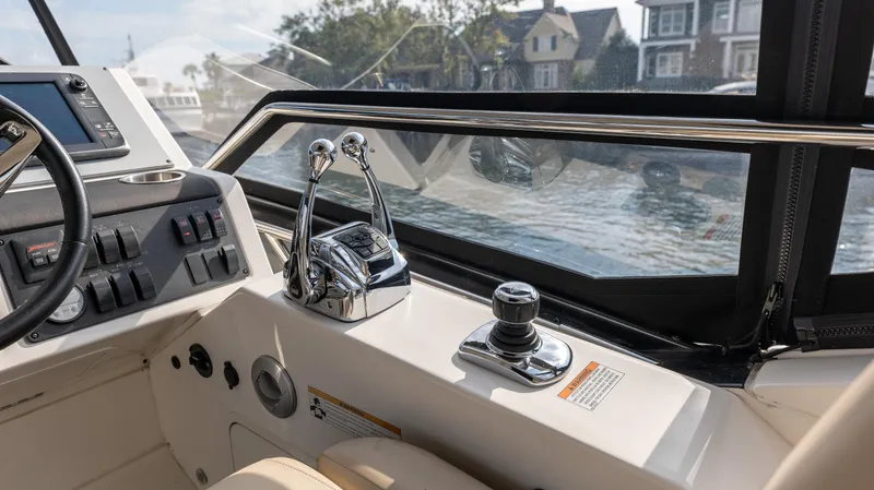 Slide: The Image of Sea Ray 510 FLY 2016 - 44