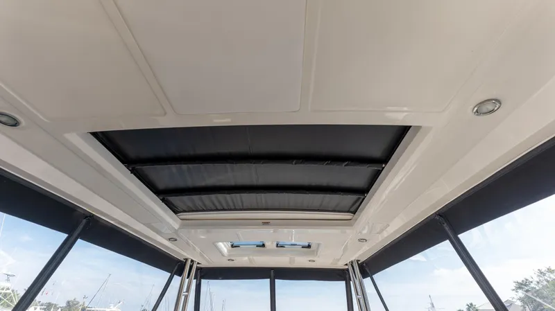 Slide: The Image of Sea Ray 510 FLY 2016 - 48