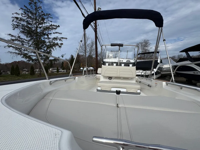 Slide: The Image of Boston Whaler 170 Montauk 2026 - 13