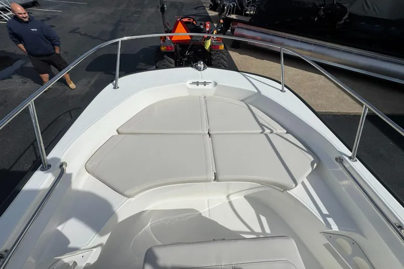 Slide: The Image of Boston Whaler 170 Montauk 2026 - 19