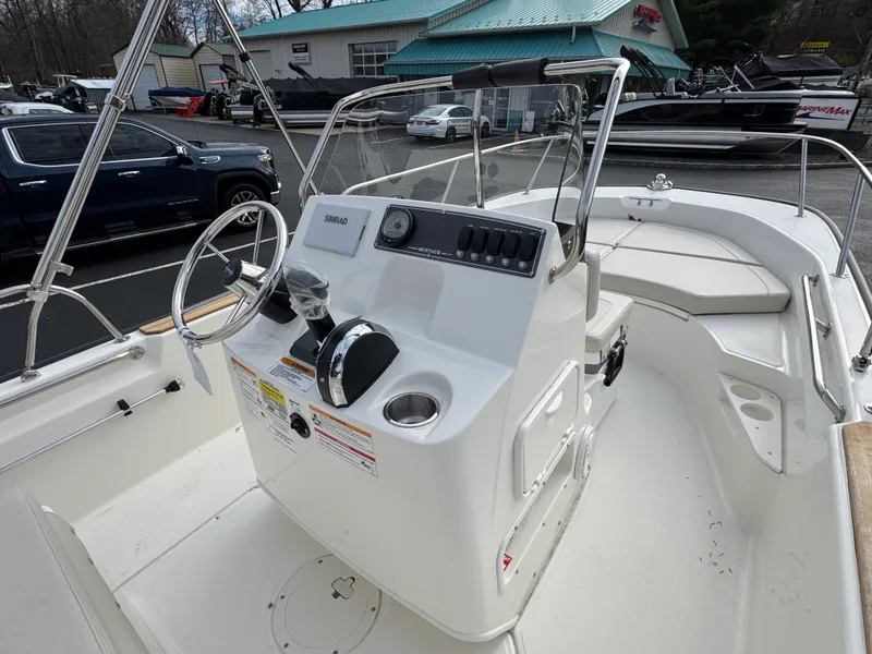 Slide: The Image of Boston Whaler 170 Montauk 2026 - 8