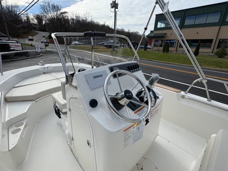 Slide: The Image of Boston Whaler 170 Montauk 2026 - 9