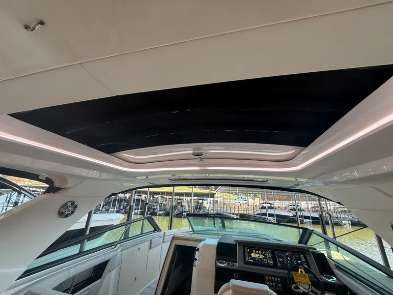 Slide: The Image of Sea Ray SLX 400 Outboard 2026 - 17