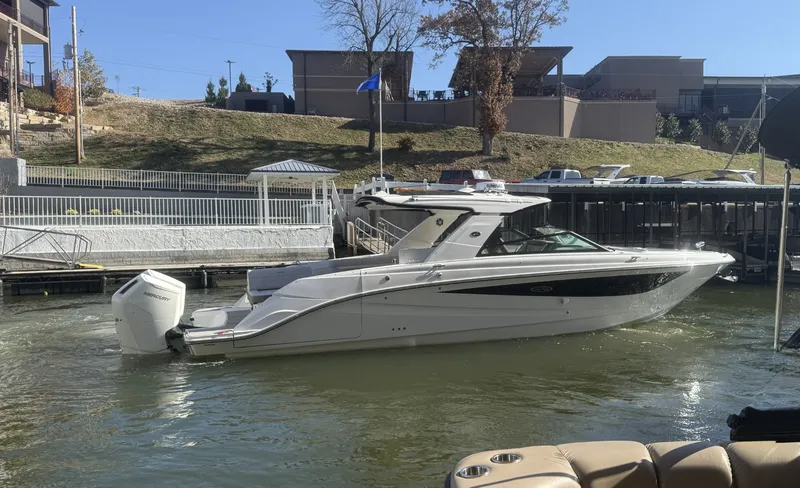 Slide: The Image of Sea Ray SLX 400 Outboard 2026 - 2