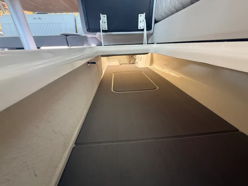 Slide: The Image of Sea Ray SLX 400 Outboard 2026 - 20